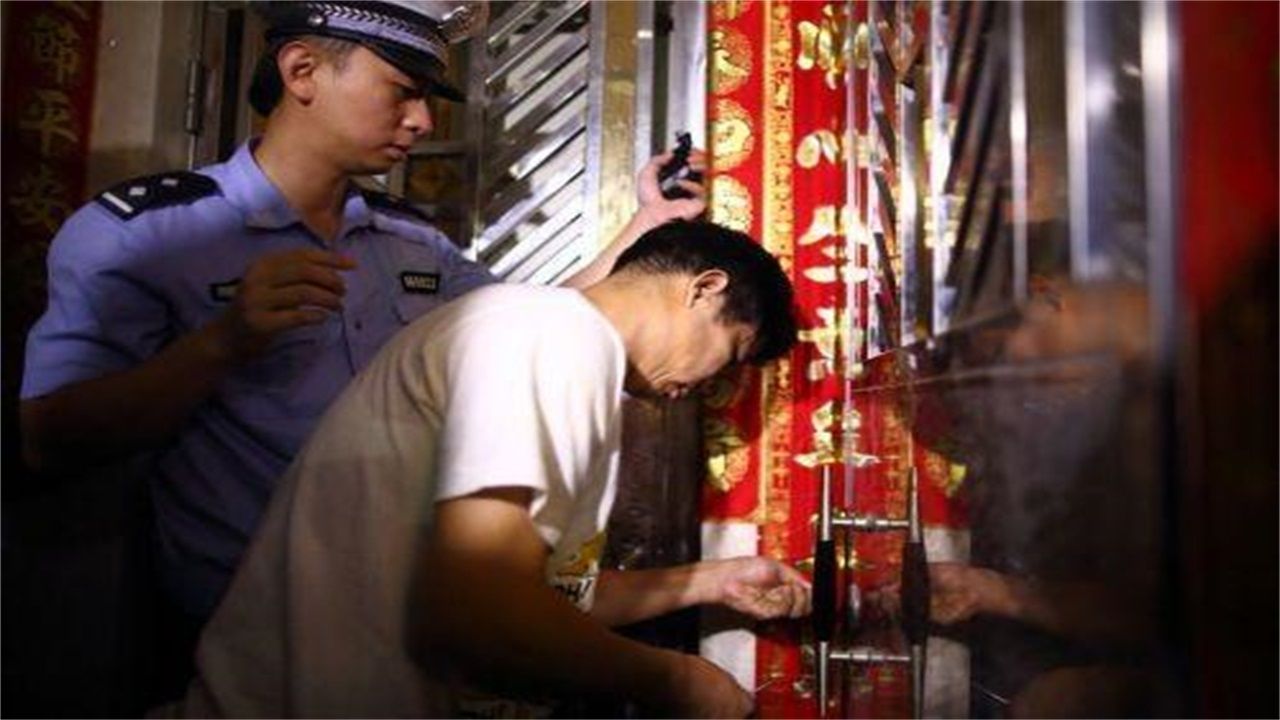 龙里县请开锁师傅开了锁后，师傅